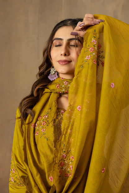 Elegant Straight Kurti Pant Dupatta Set