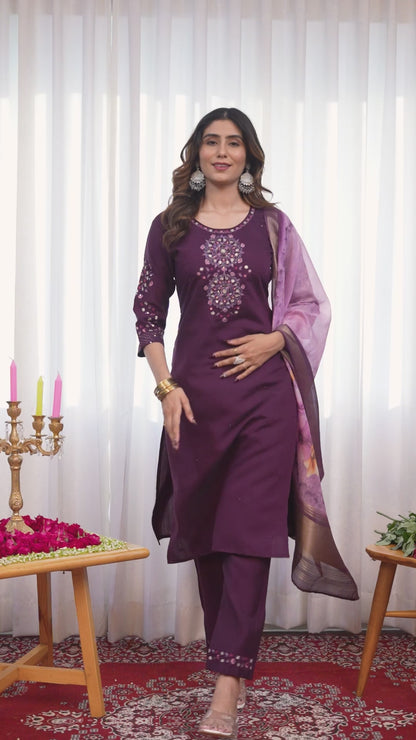 Gracefully modern, eternally classic 3pcs set